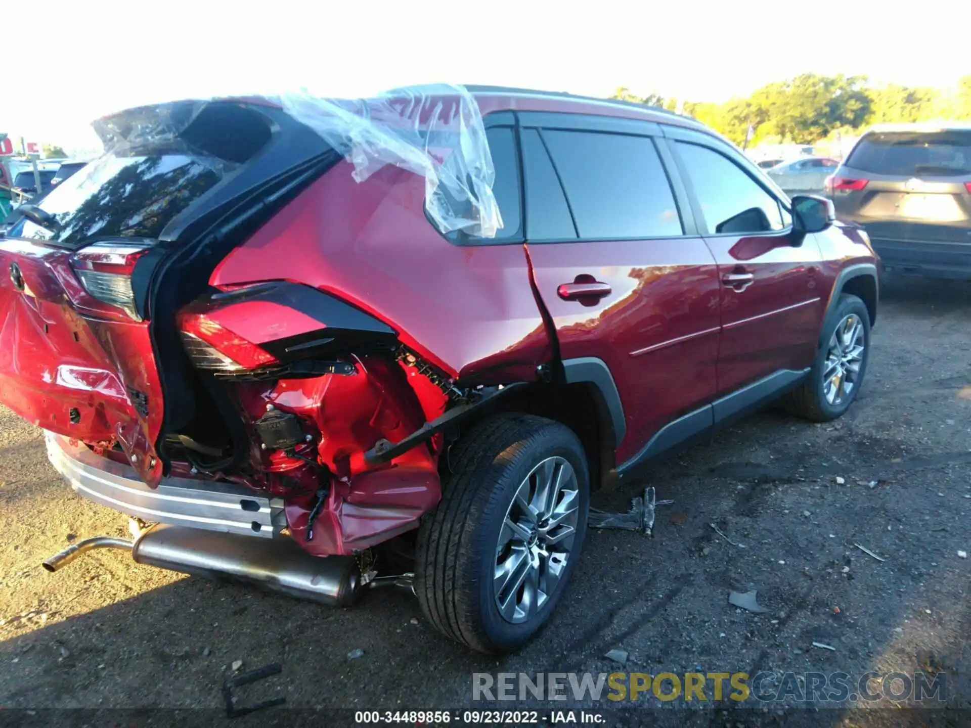 4 Photograph of a damaged car 2T3A1RFV0NW284810 TOYOTA RAV4 2022