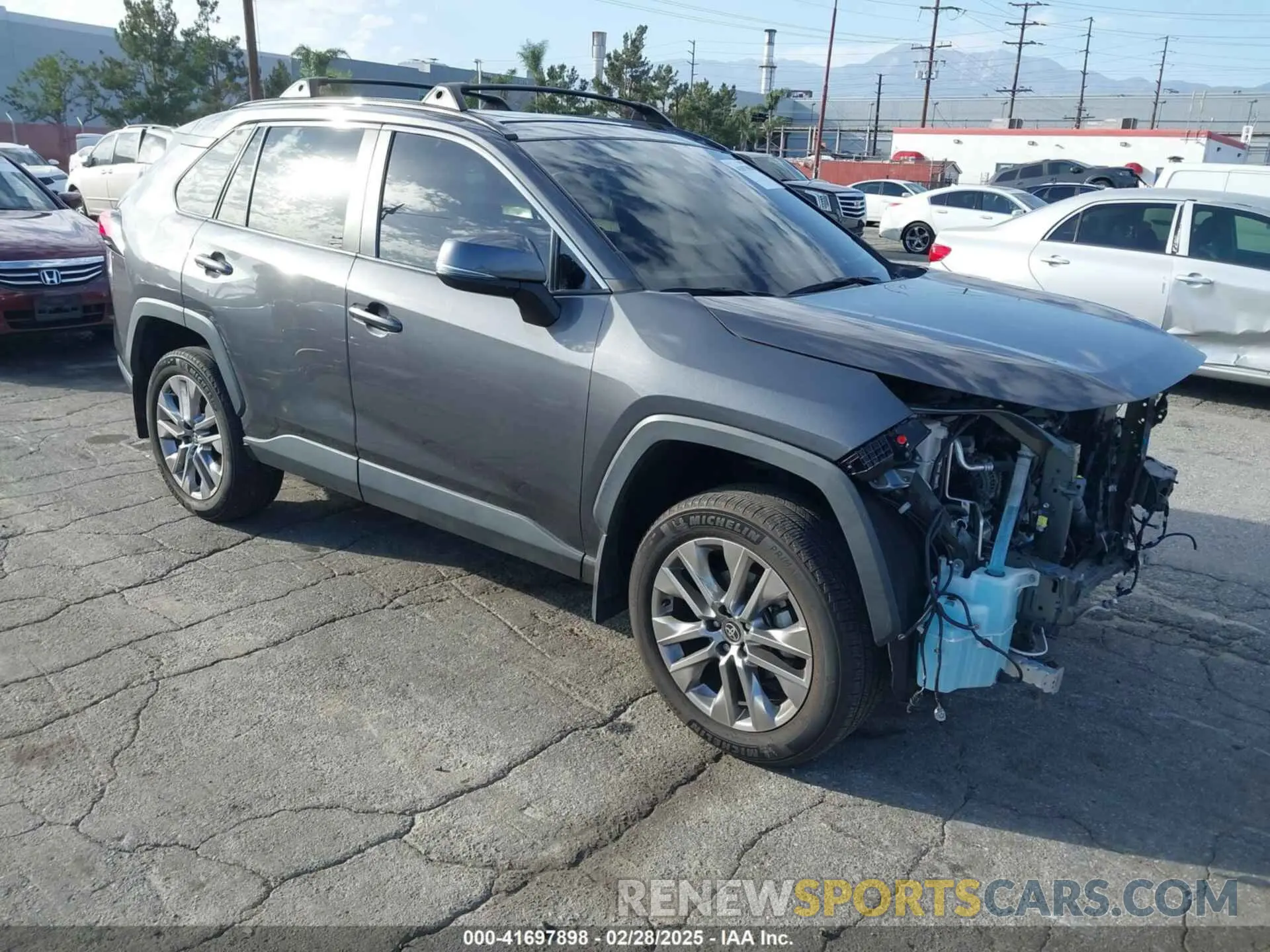 1 Photograph of a damaged car 2T3A1RFV0NW321158 TOYOTA RAV4 2022