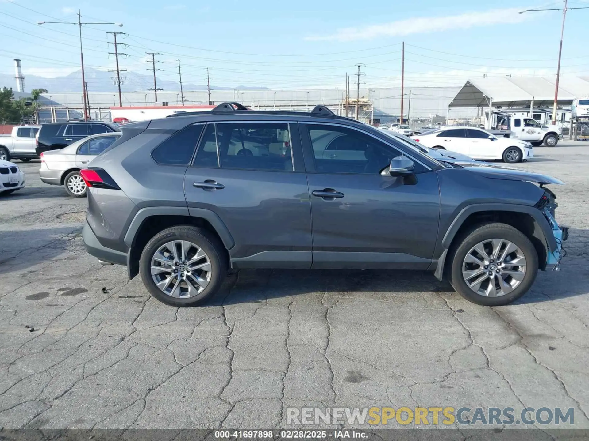 14 Photograph of a damaged car 2T3A1RFV0NW321158 TOYOTA RAV4 2022