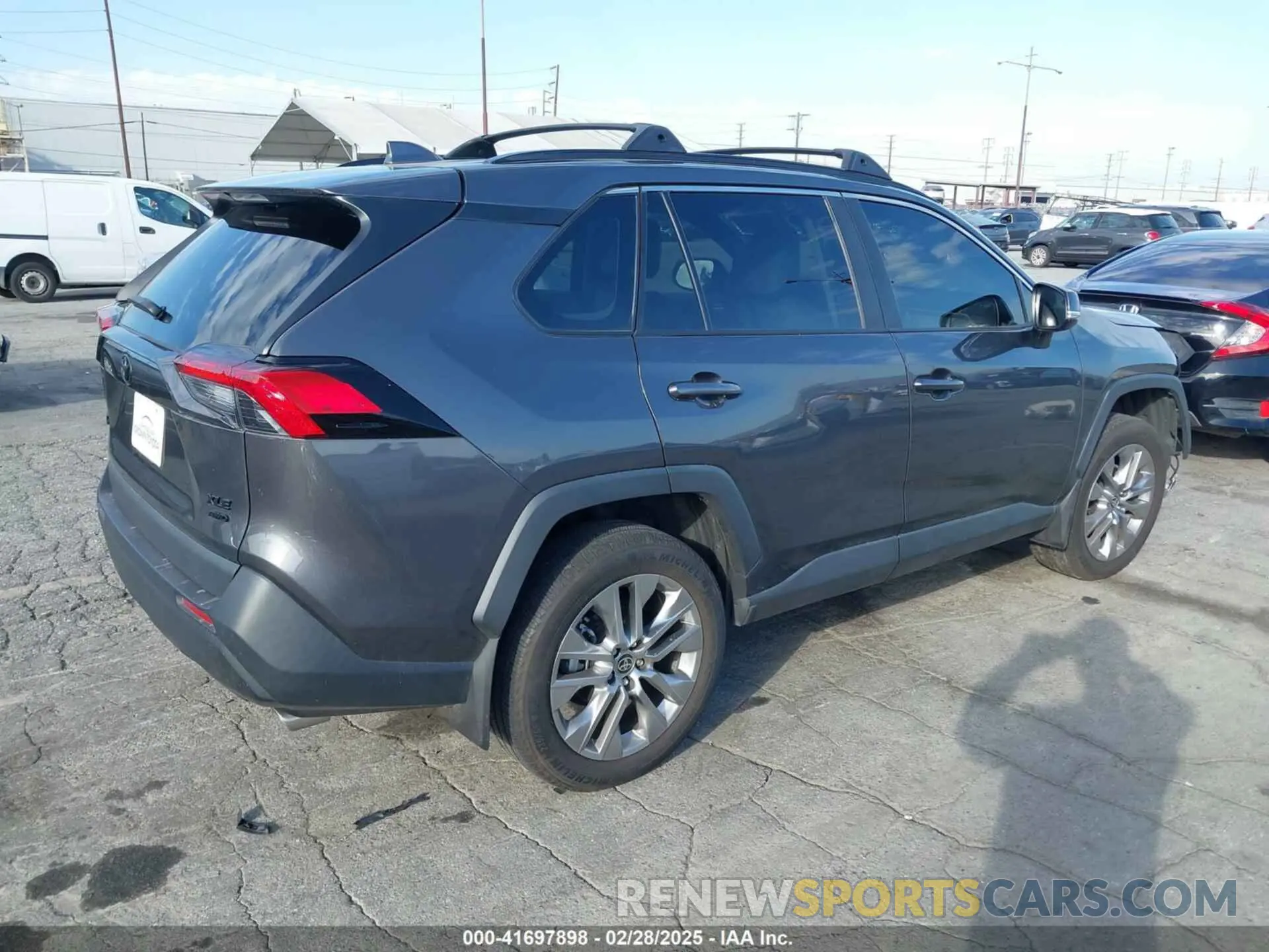 4 Photograph of a damaged car 2T3A1RFV0NW321158 TOYOTA RAV4 2022