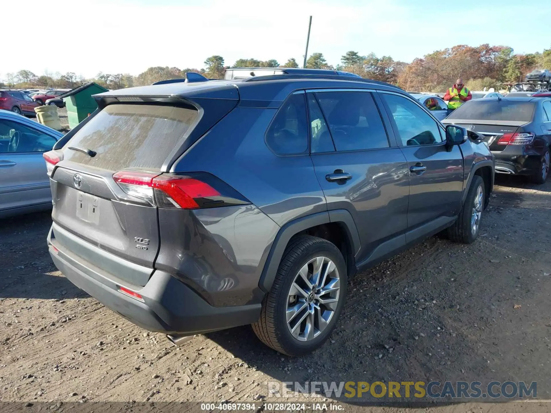 4 Photograph of a damaged car 2T3A1RFV1NW253212 TOYOTA RAV4 2022