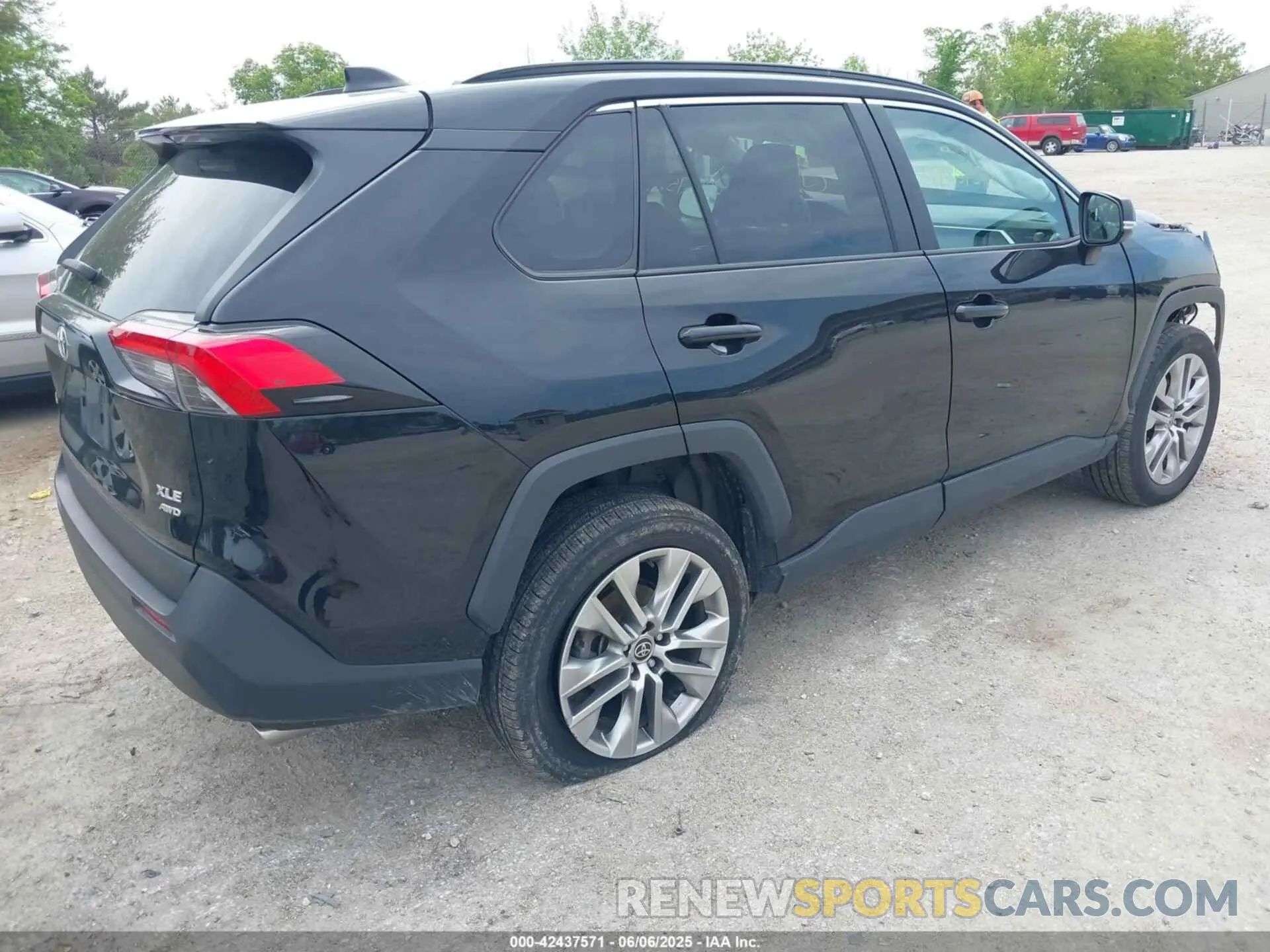 4 Photograph of a damaged car 2T3A1RFV1NW298845 TOYOTA RAV4 2022