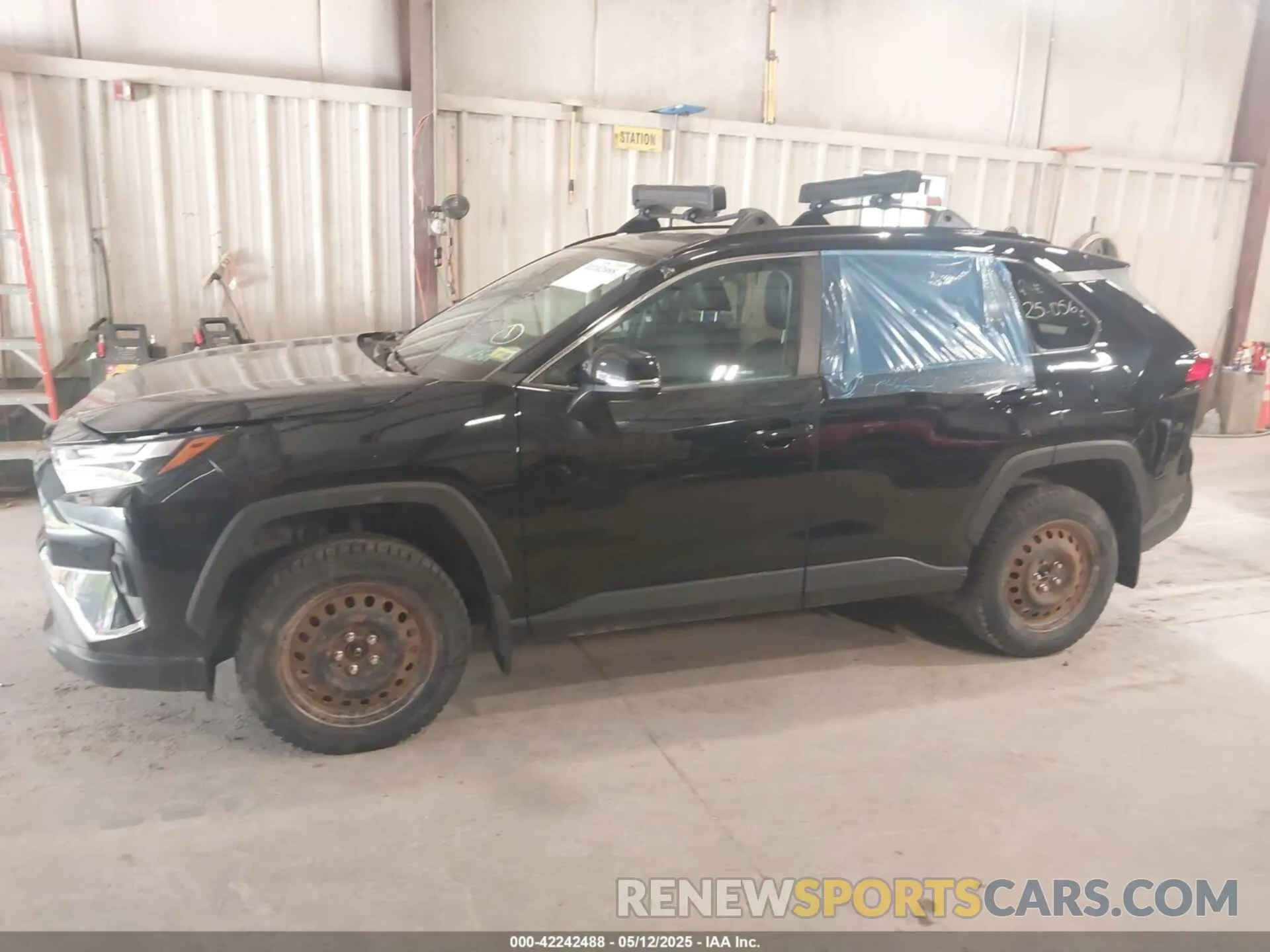 14 Photograph of a damaged car 2T3A1RFV1NW311285 TOYOTA RAV4 2022
