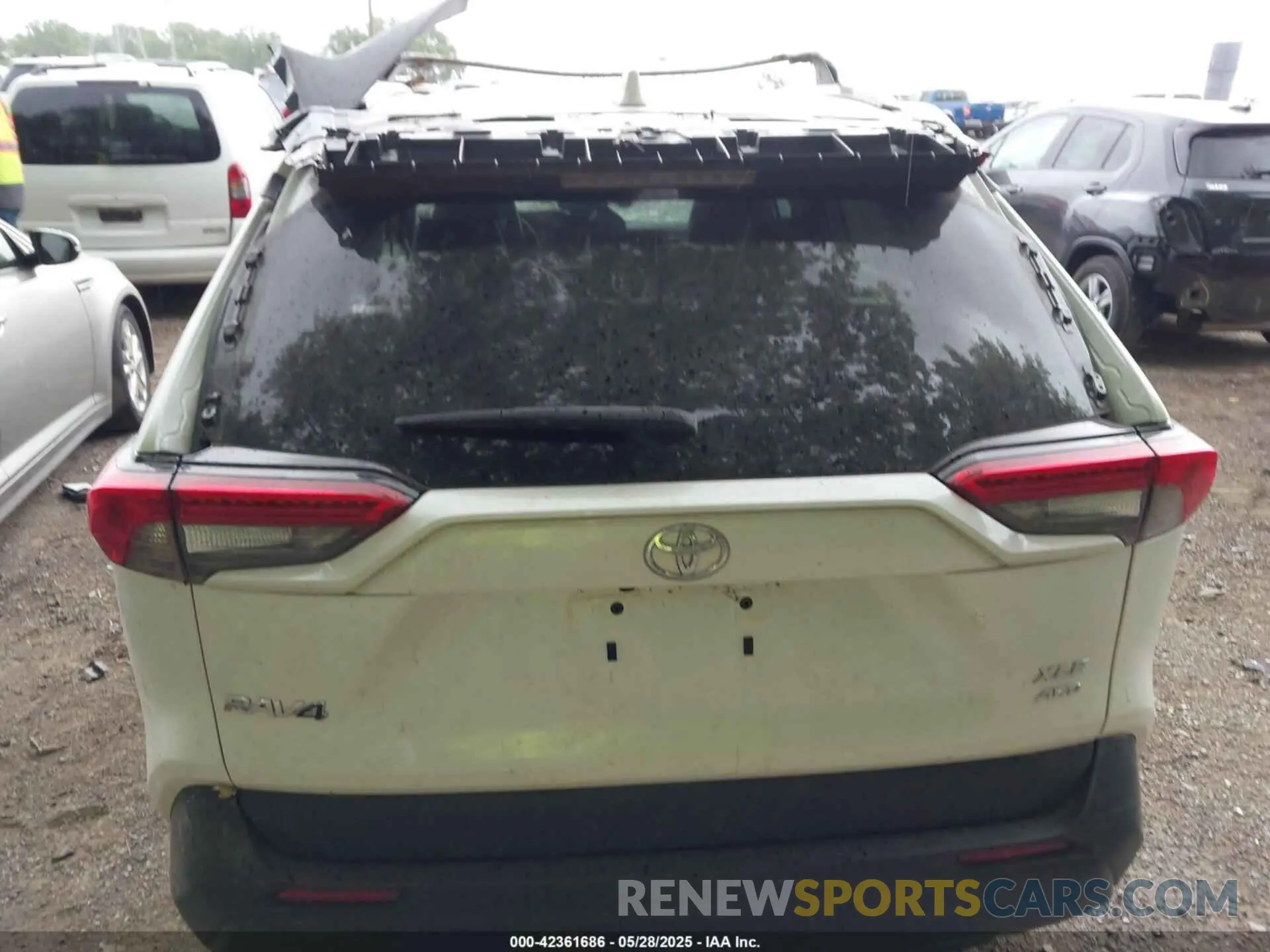 19 Photograph of a damaged car 2T3A1RFV1NW312419 TOYOTA RAV4 2022