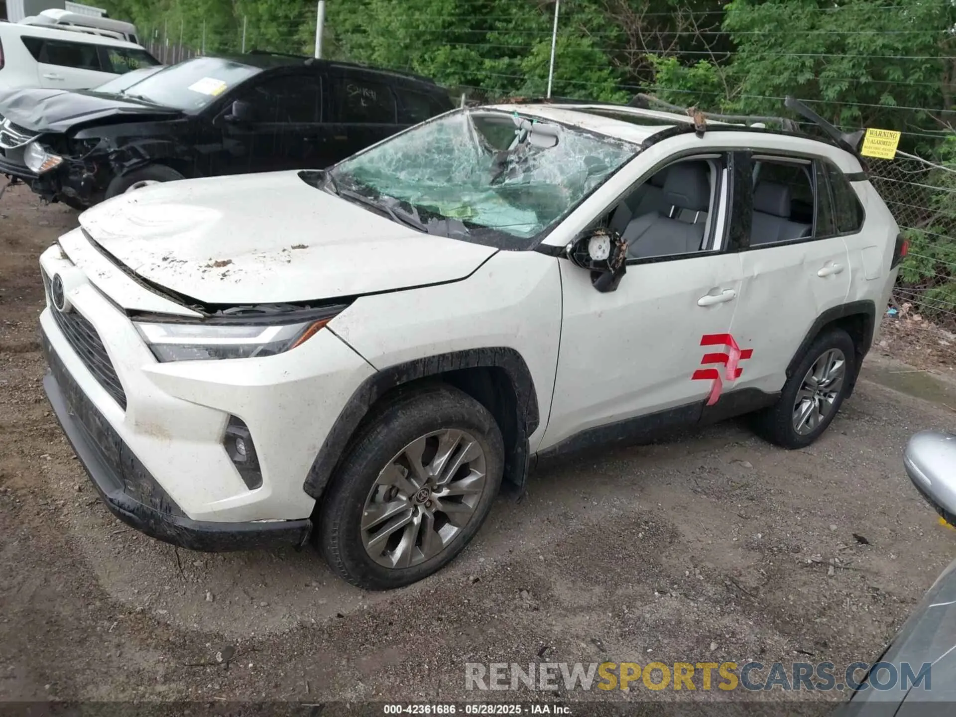 2 Photograph of a damaged car 2T3A1RFV1NW312419 TOYOTA RAV4 2022