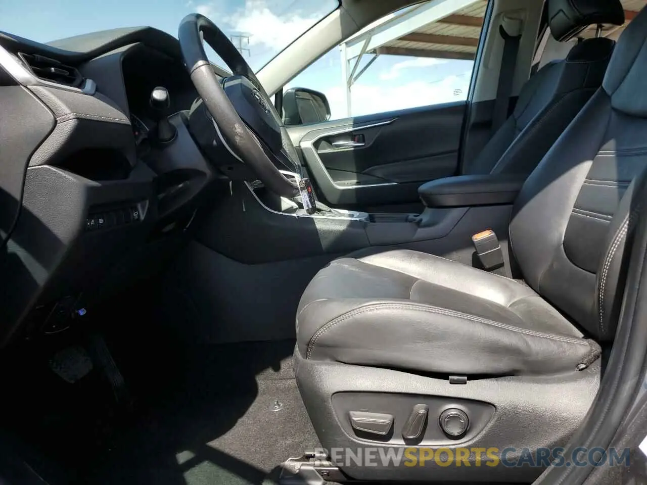 7 Photograph of a damaged car 2T3A1RFV2NC267010 TOYOTA RAV4 2022