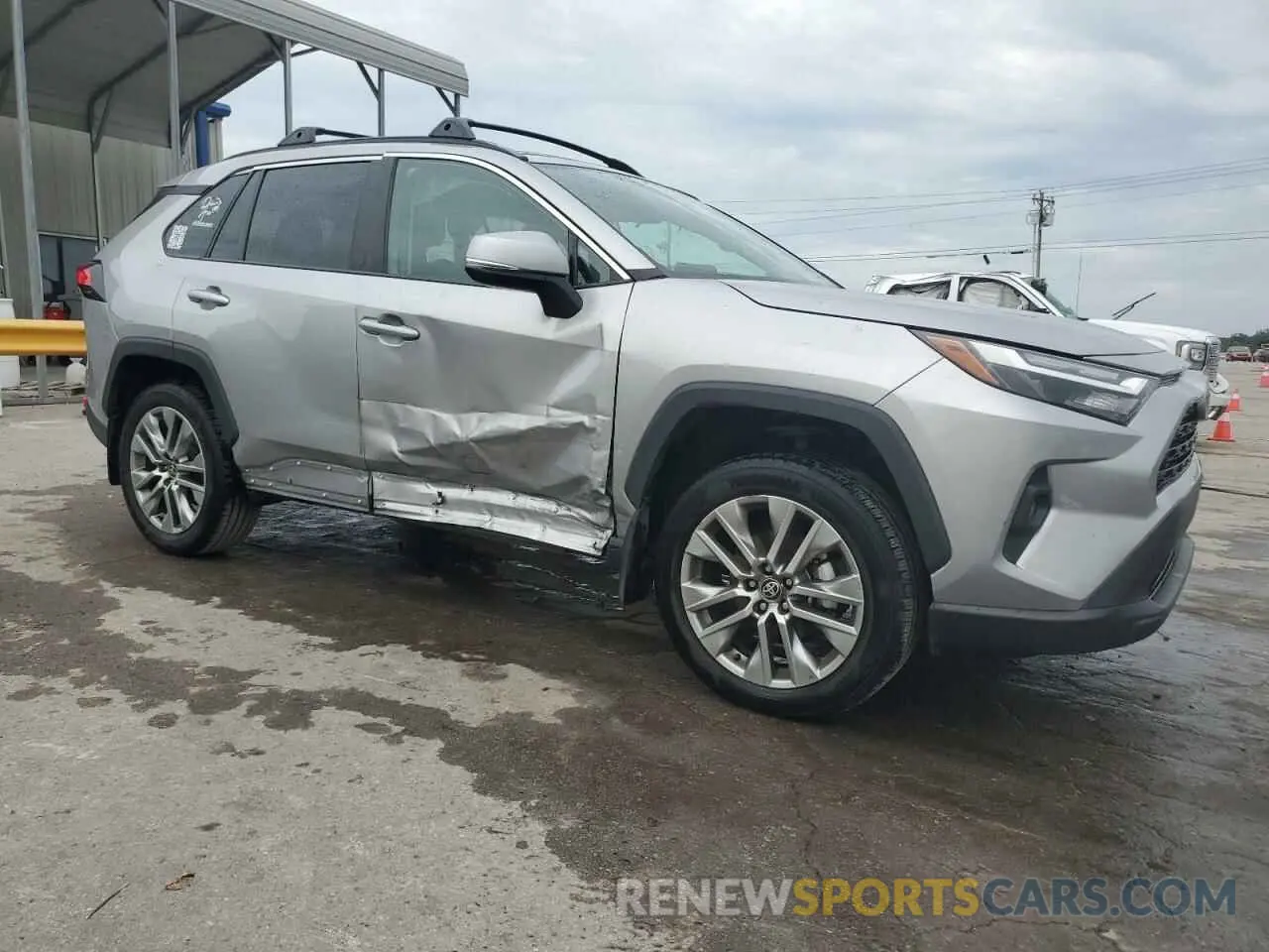 4 Photograph of a damaged car 2T3A1RFV2NC271445 TOYOTA RAV4 2022