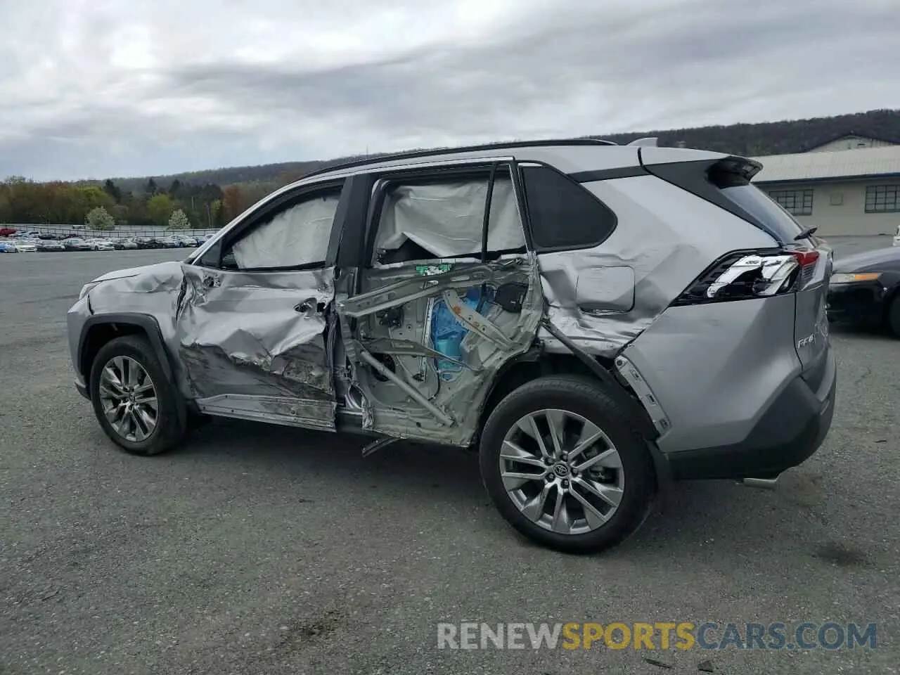 2 Photograph of a damaged car 2T3A1RFV2NC295244 TOYOTA RAV4 2022