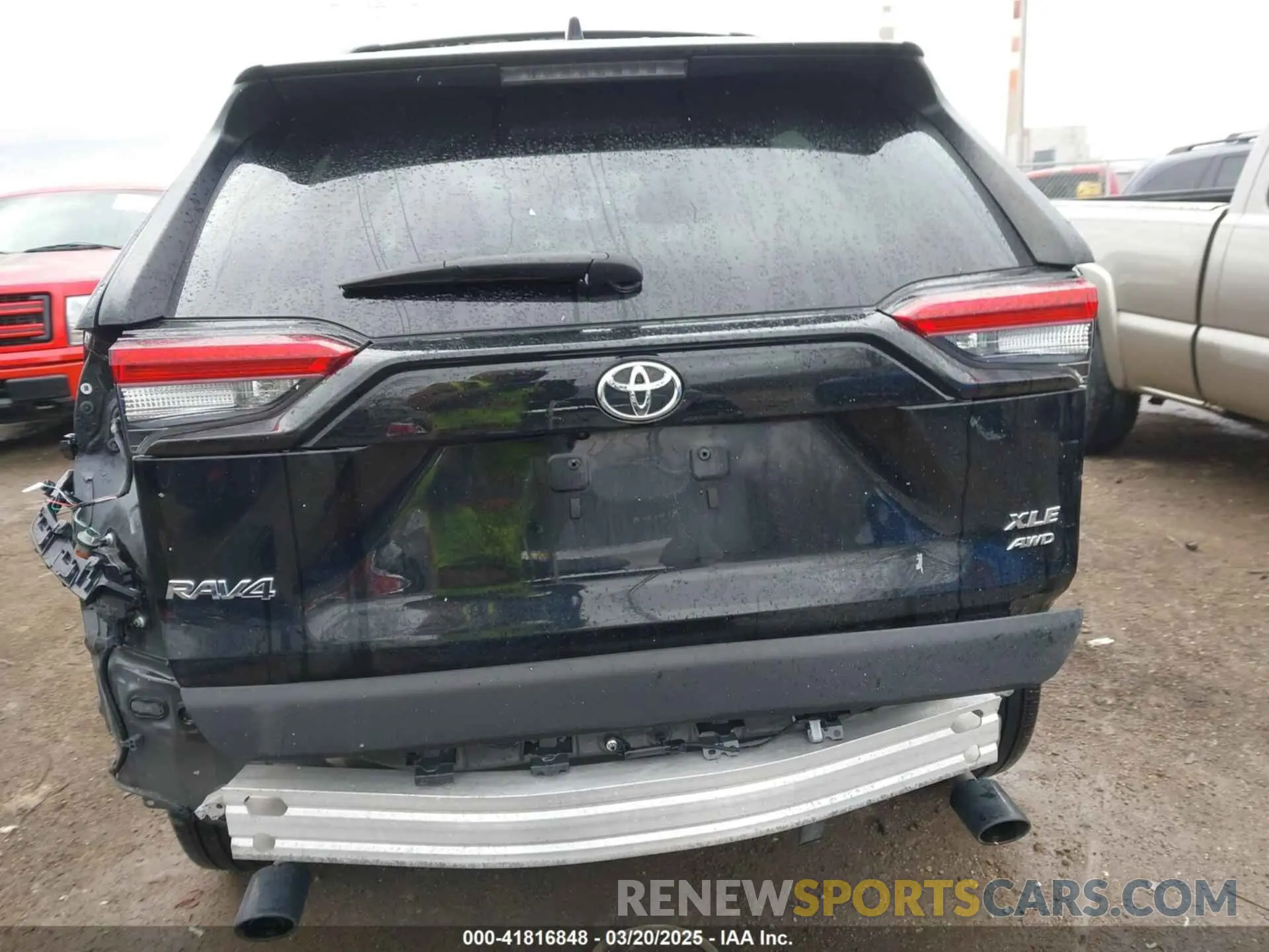 17 Photograph of a damaged car 2T3A1RFV2NC320305 TOYOTA RAV4 2022