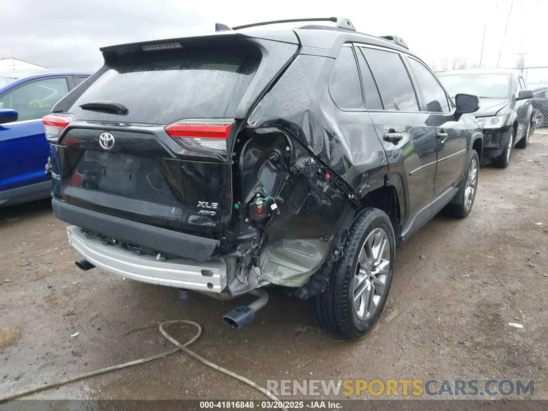4 Photograph of a damaged car 2T3A1RFV2NC320305 TOYOTA RAV4 2022