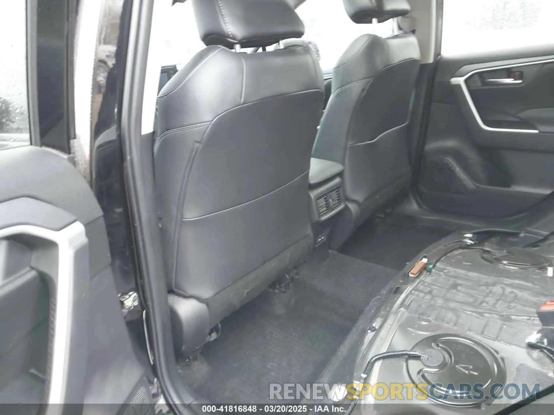 8 Photograph of a damaged car 2T3A1RFV2NC320305 TOYOTA RAV4 2022