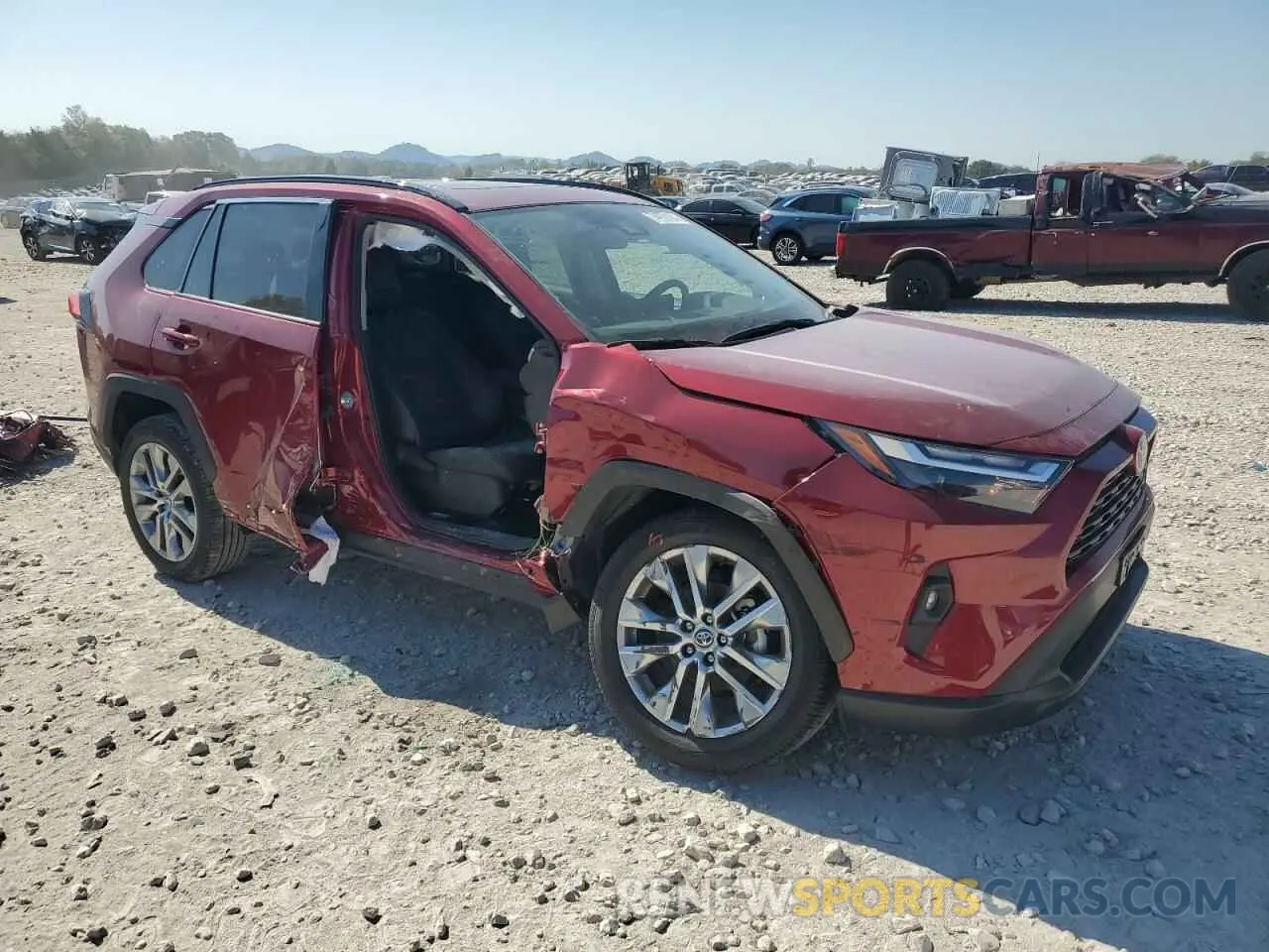 4 Photograph of a damaged car 2T3A1RFV3NW321610 TOYOTA RAV4 2022
