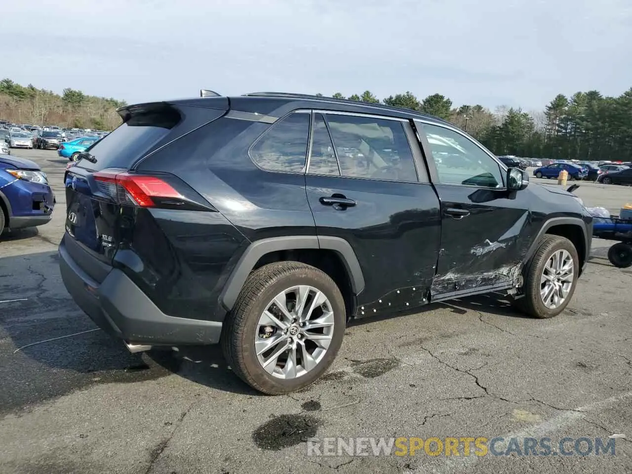 3 Photograph of a damaged car 2T3A1RFV4NC319902 TOYOTA RAV4 2022
