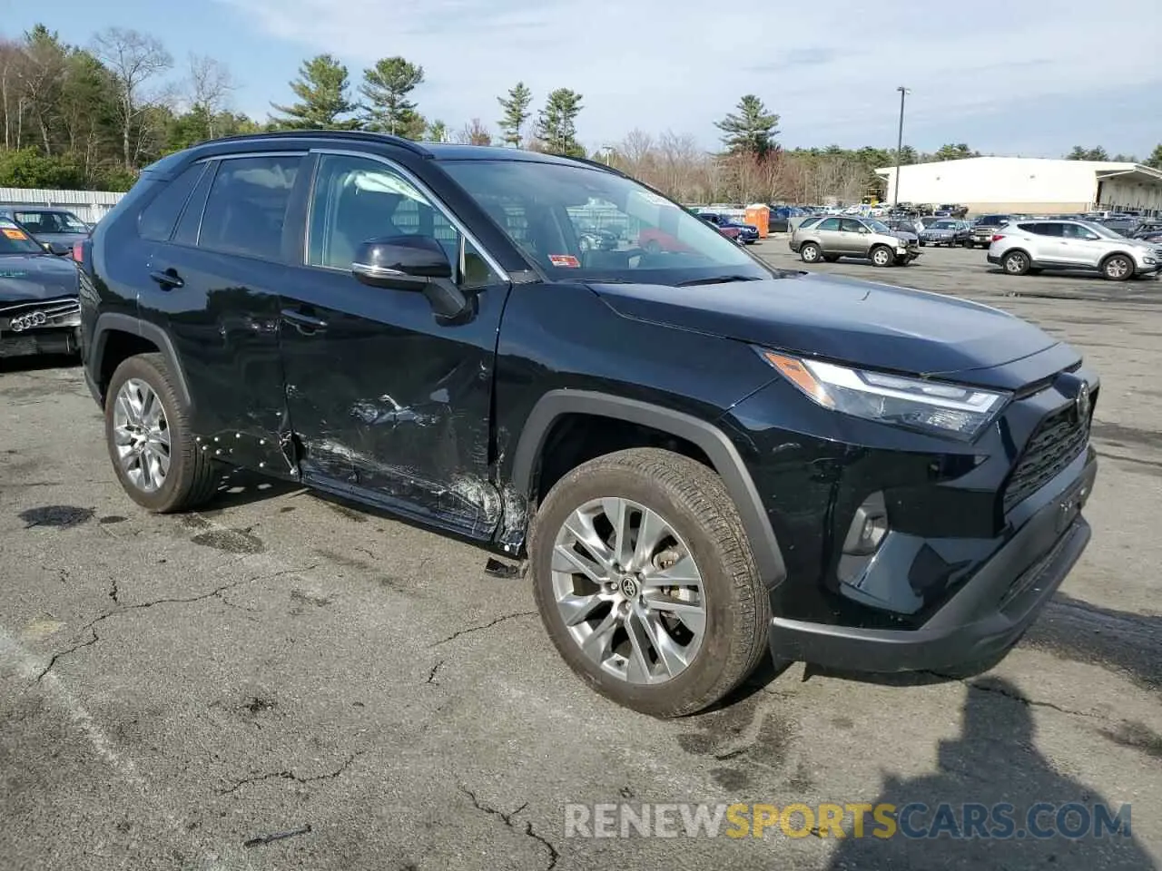4 Photograph of a damaged car 2T3A1RFV4NC319902 TOYOTA RAV4 2022