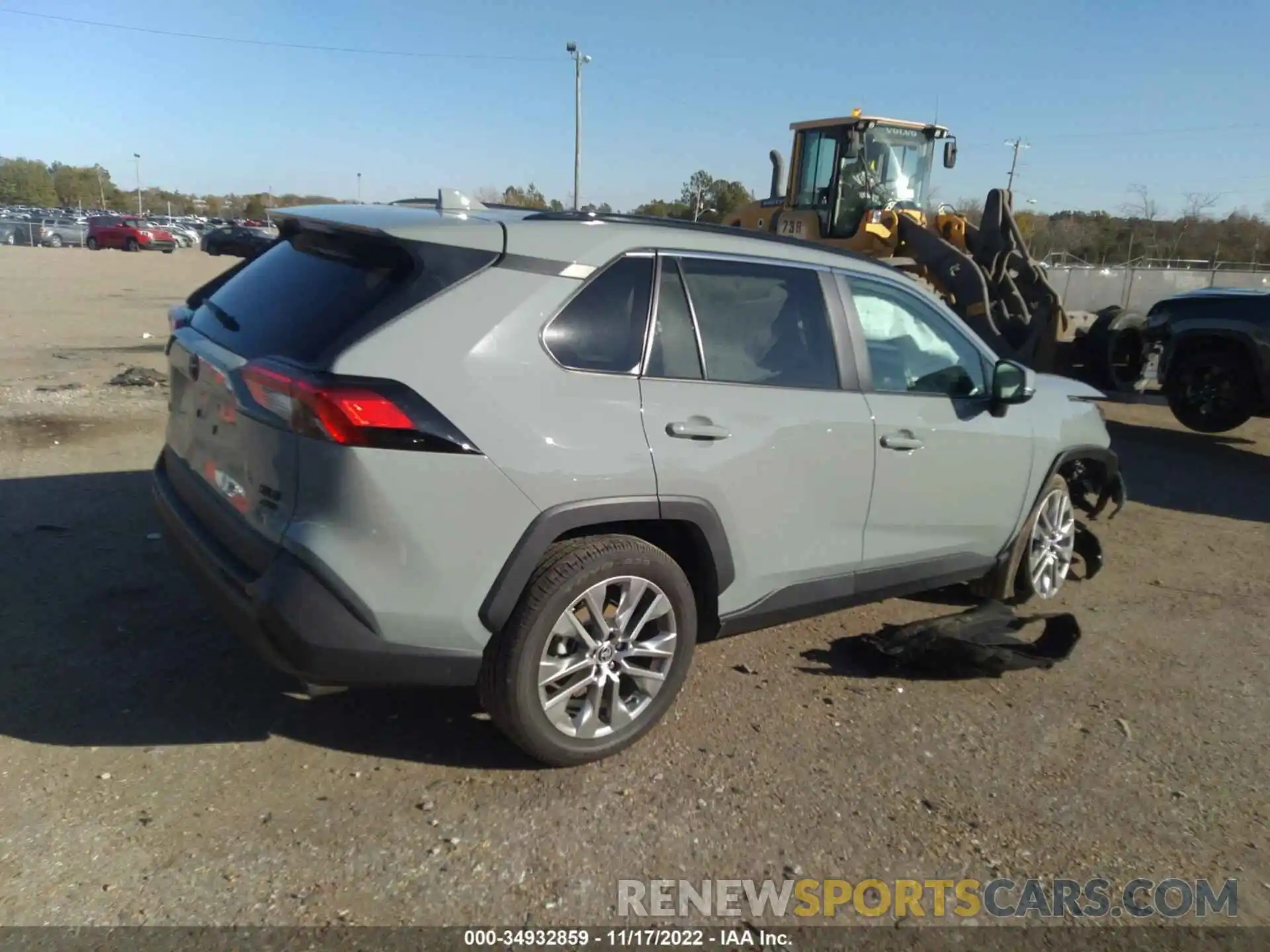 4 Photograph of a damaged car 2T3A1RFV4NW249722 TOYOTA RAV4 2022