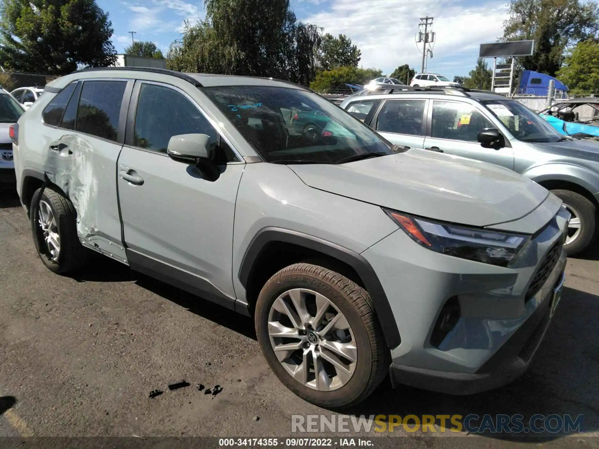 1 Photograph of a damaged car 2T3A1RFV4NW285751 TOYOTA RAV4 2022