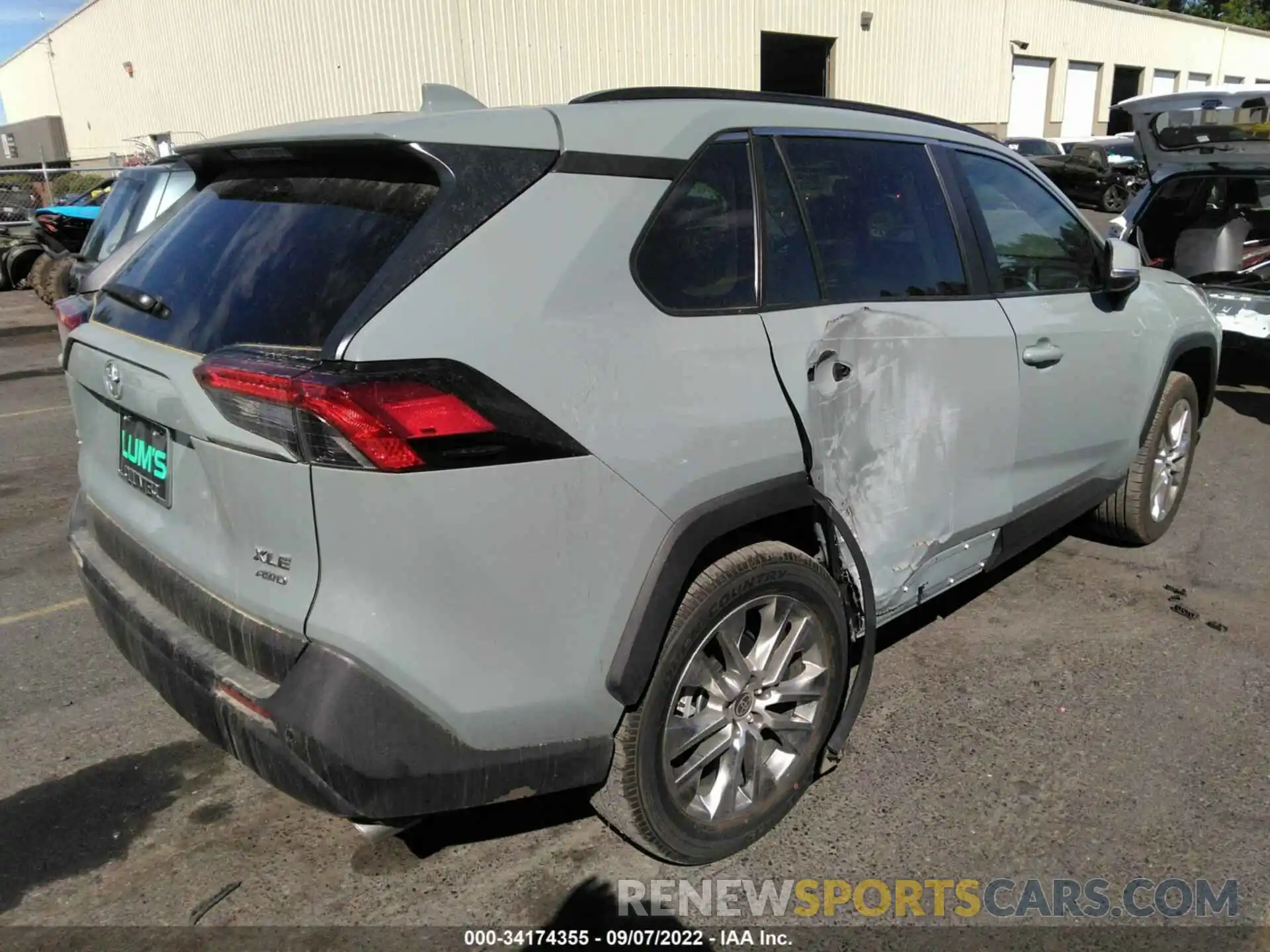 4 Photograph of a damaged car 2T3A1RFV4NW285751 TOYOTA RAV4 2022