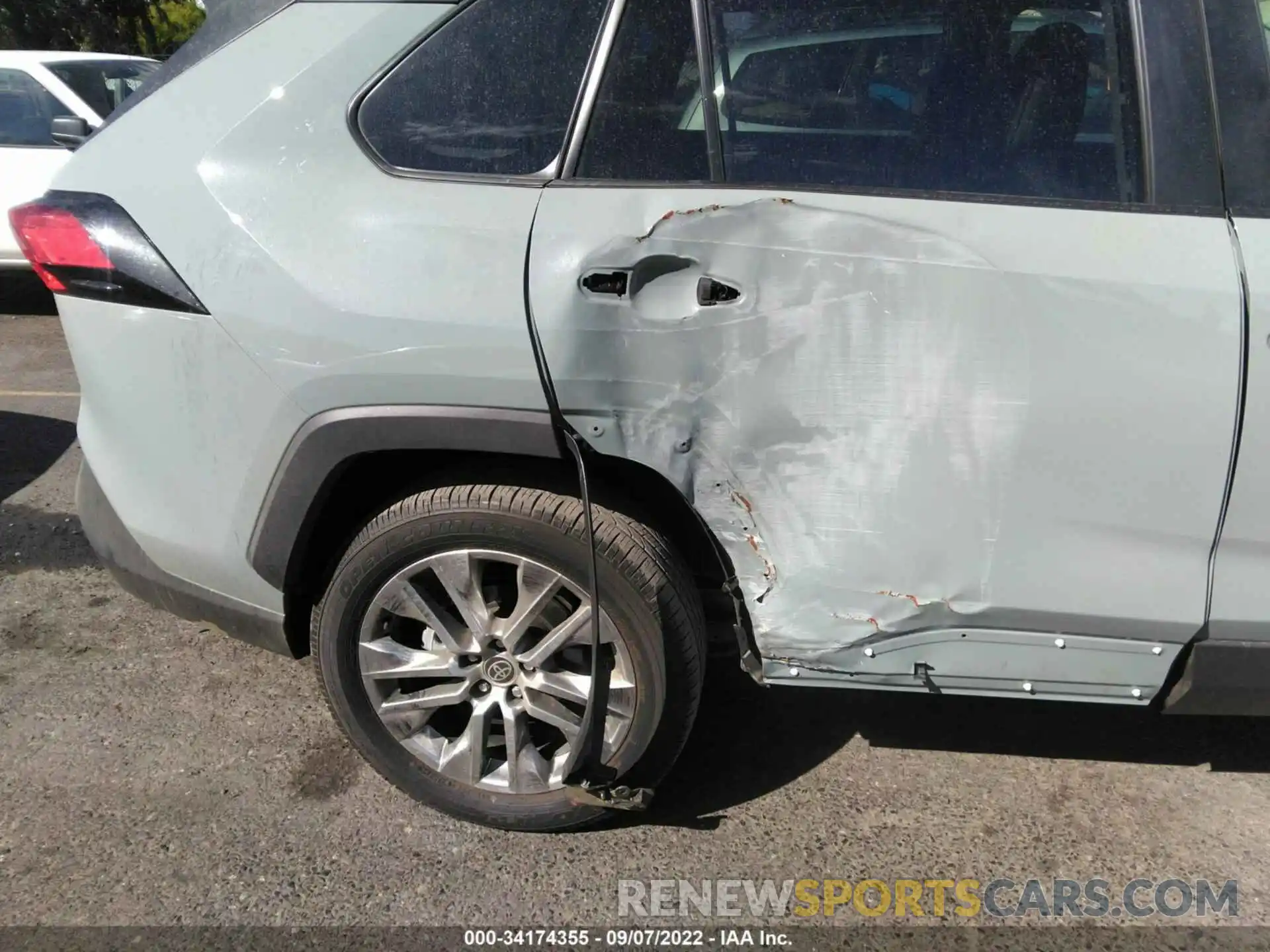 6 Photograph of a damaged car 2T3A1RFV4NW285751 TOYOTA RAV4 2022