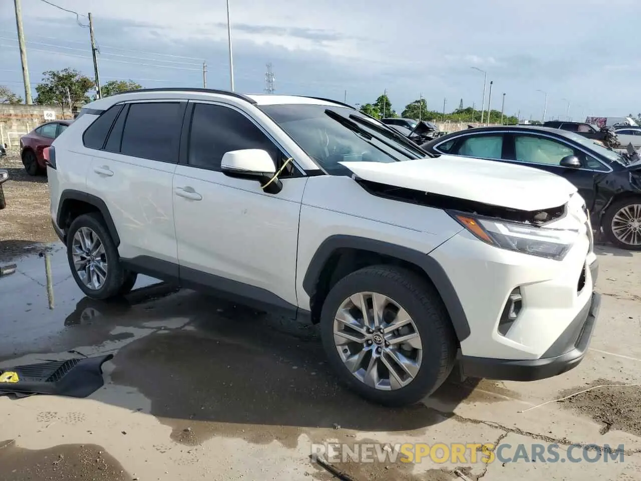 4 Photograph of a damaged car 2T3A1RFV4NW297186 TOYOTA RAV4 2022