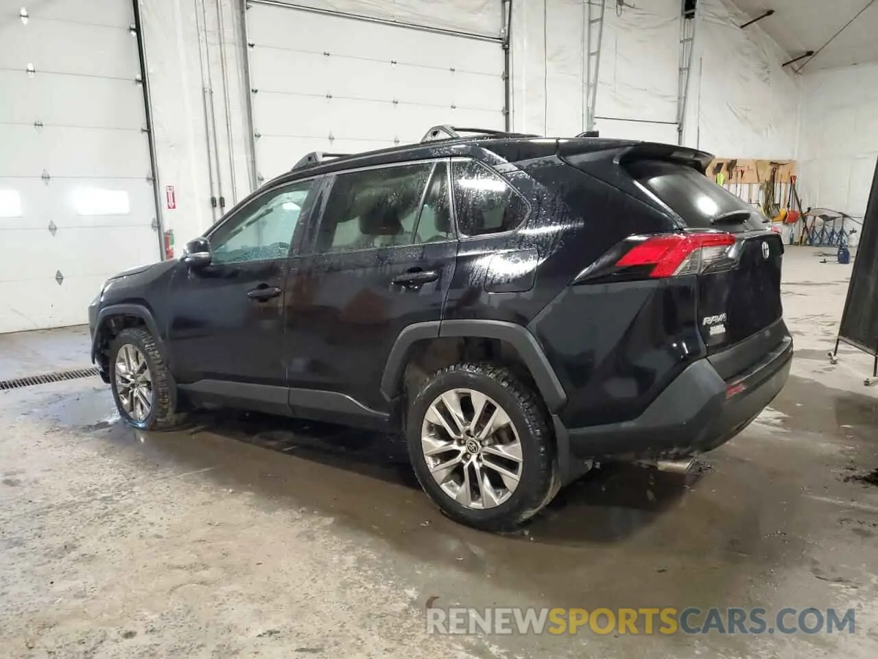 2 Photograph of a damaged car 2T3A1RFV5NC256583 TOYOTA RAV4 2022