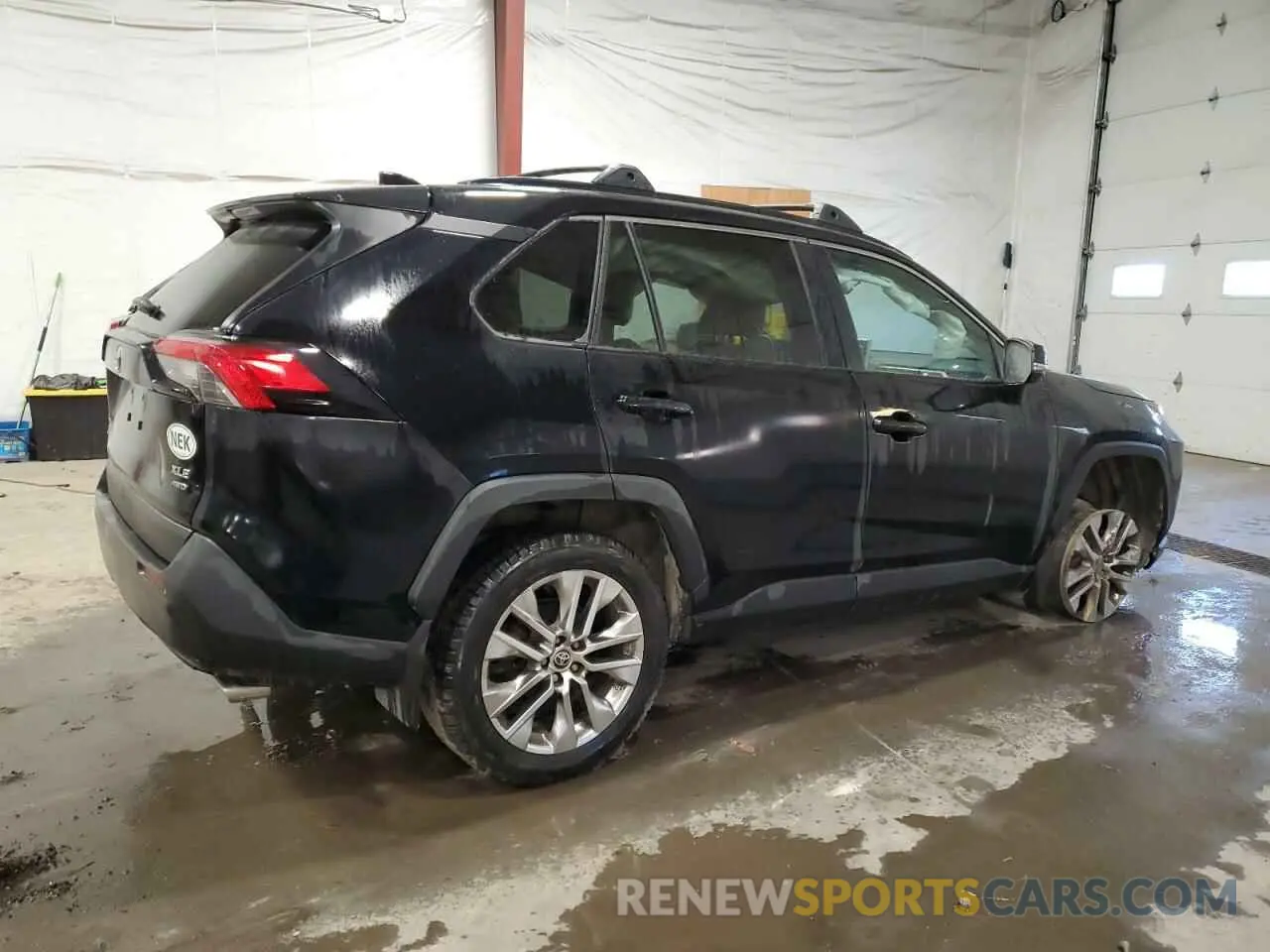 3 Photograph of a damaged car 2T3A1RFV5NC256583 TOYOTA RAV4 2022