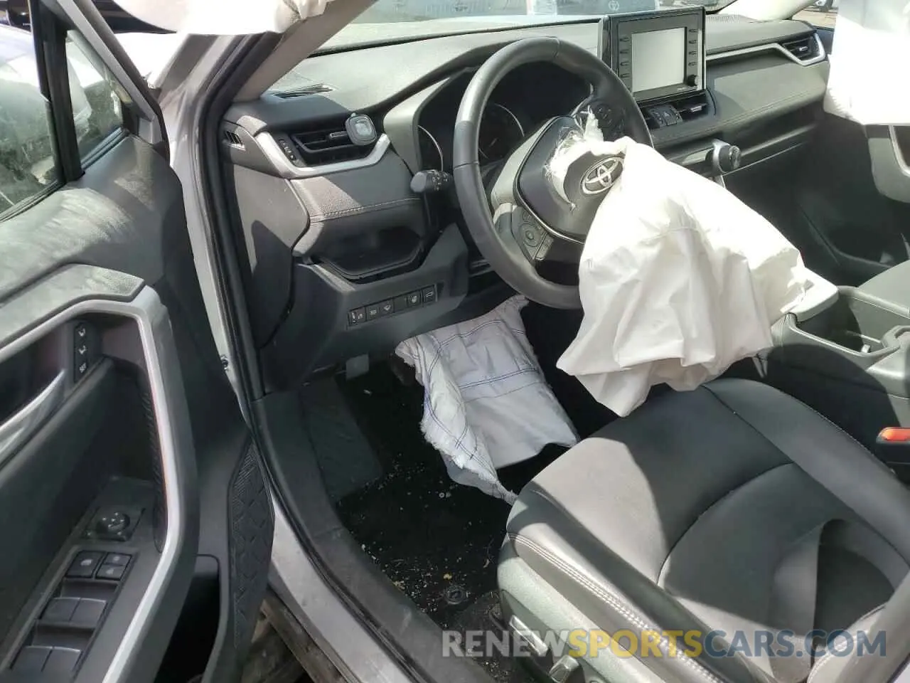 8 Photograph of a damaged car 2T3A1RFV5NC317527 TOYOTA RAV4 2022