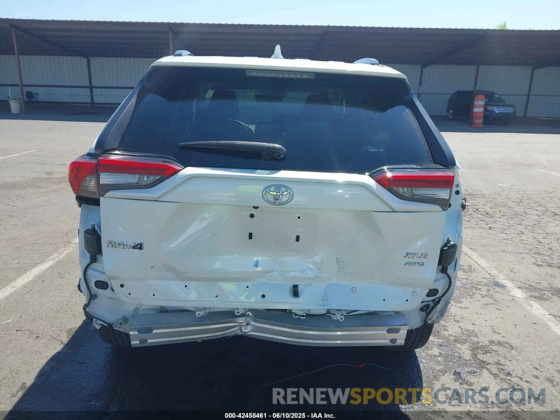 17 Photograph of a damaged car 2T3A1RFV5NW254749 TOYOTA RAV4 2022