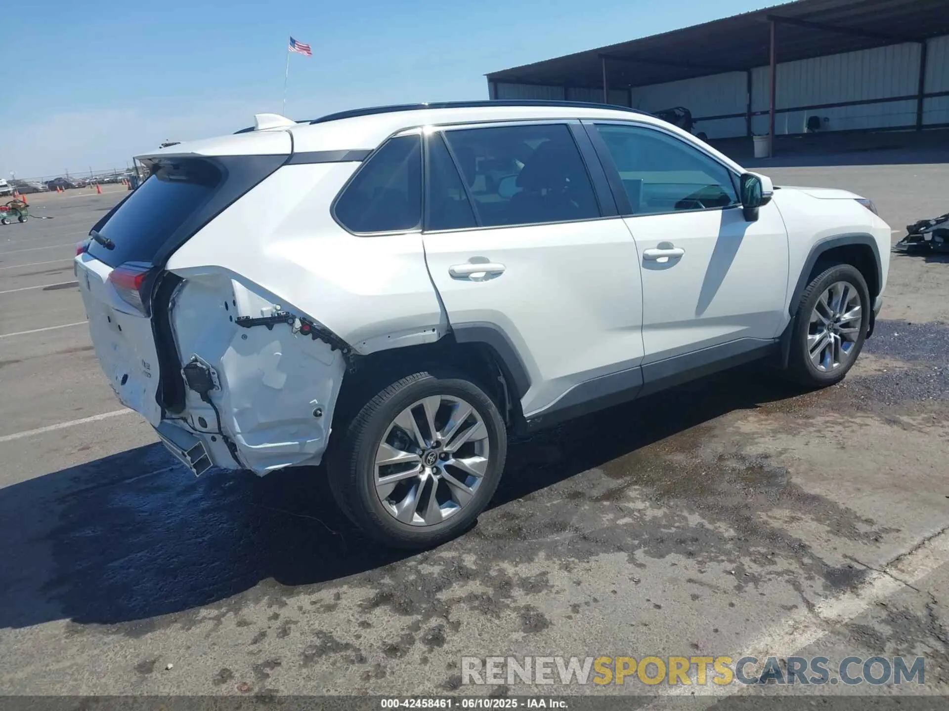 4 Photograph of a damaged car 2T3A1RFV5NW254749 TOYOTA RAV4 2022