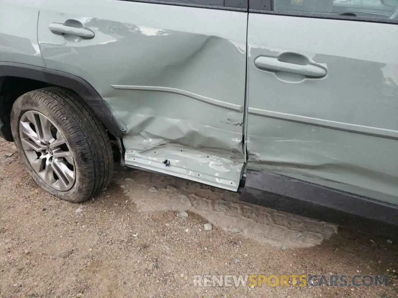 9 Photograph of a damaged car 2T3A1RFV5NW269199 TOYOTA RAV4 2022