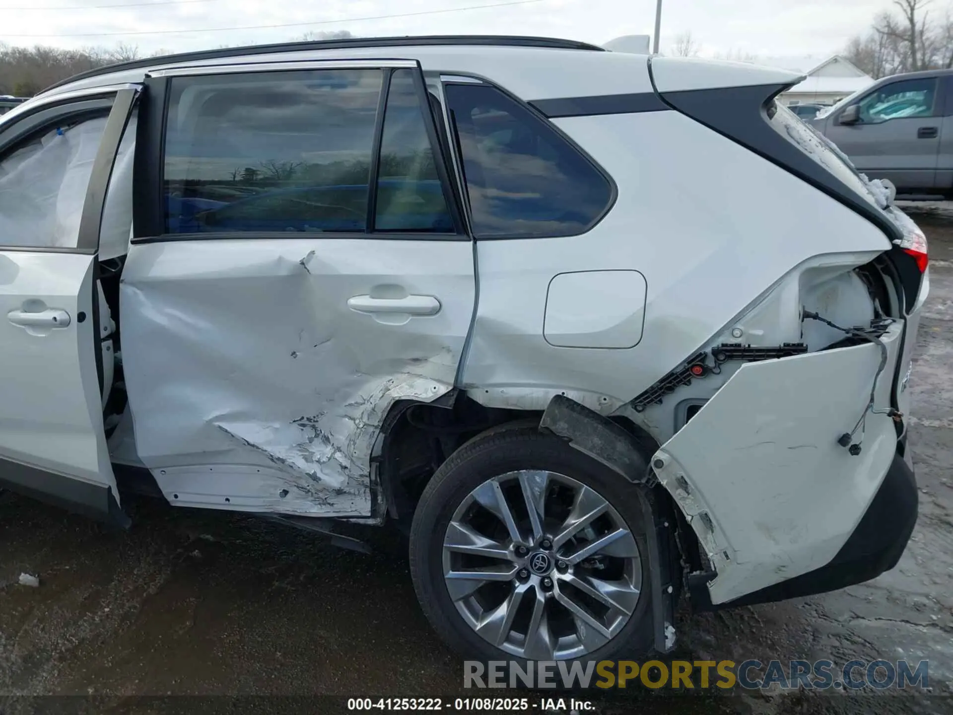 6 Photograph of a damaged car 2T3A1RFV5NW295818 TOYOTA RAV4 2022