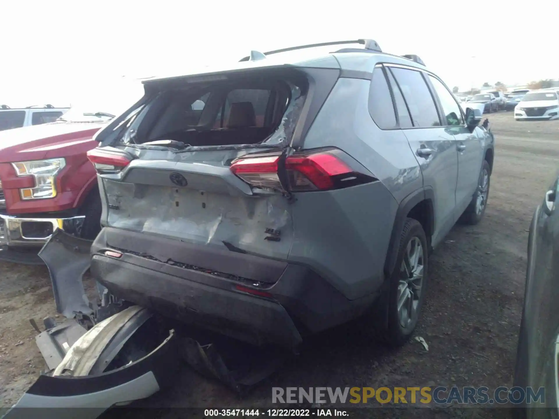 4 Photograph of a damaged car 2T3A1RFV5NW298427 TOYOTA RAV4 2022