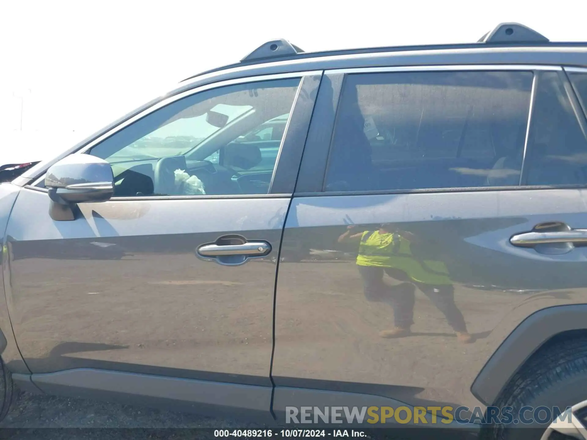 14 Photograph of a damaged car 2T3A1RFV6NC321666 TOYOTA RAV4 2022