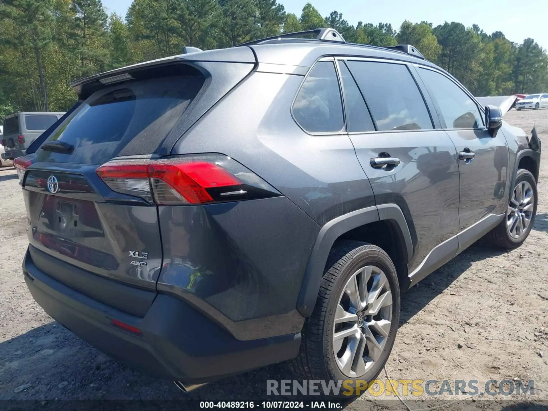 4 Photograph of a damaged car 2T3A1RFV6NC321666 TOYOTA RAV4 2022