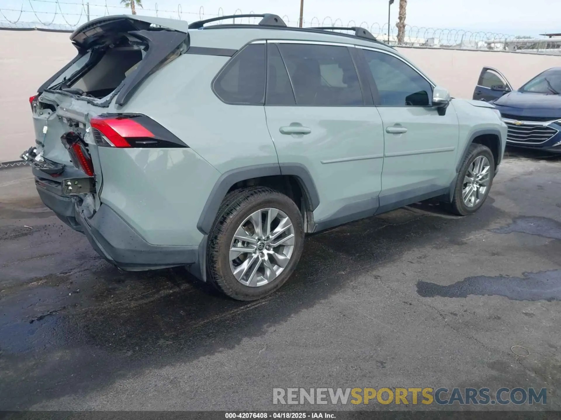 4 Photograph of a damaged car 2T3A1RFV7NW256681 TOYOTA RAV4 2022