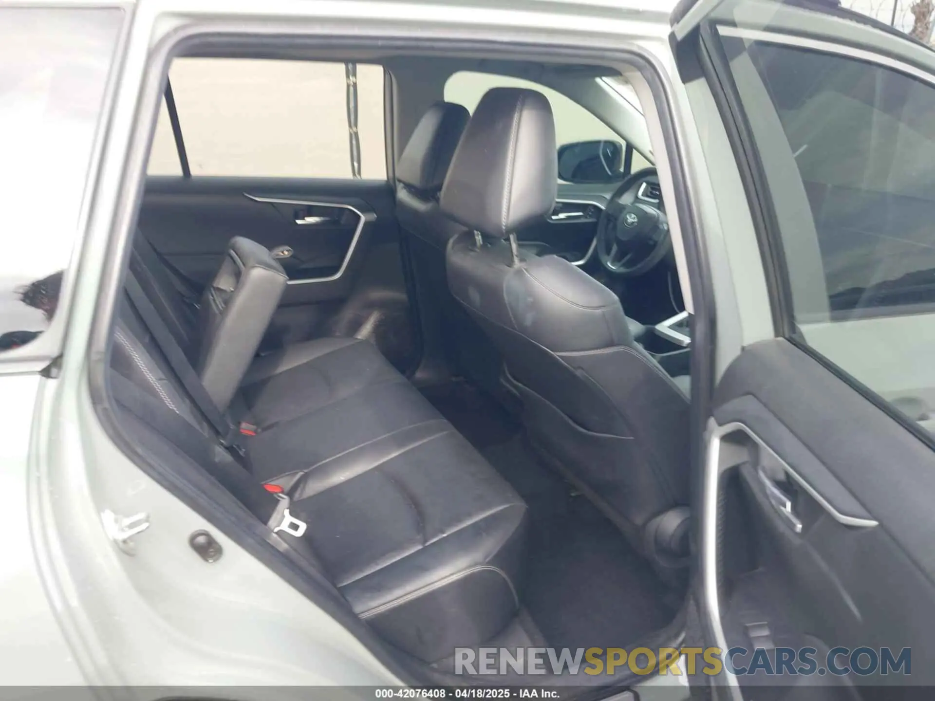 8 Photograph of a damaged car 2T3A1RFV7NW256681 TOYOTA RAV4 2022
