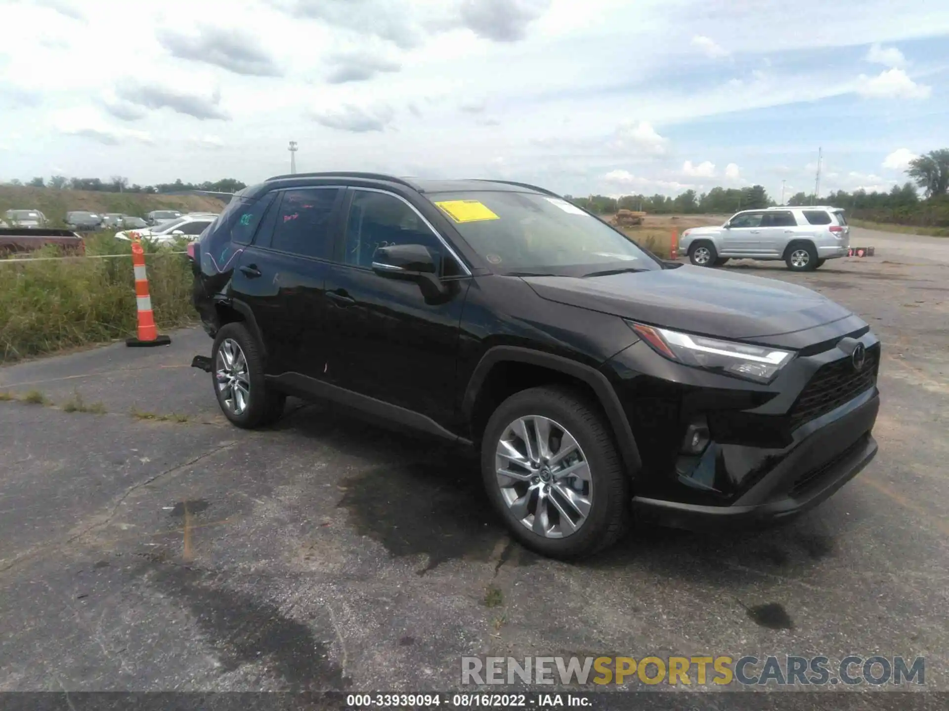 1 Photograph of a damaged car 2T3A1RFV8NC282448 TOYOTA RAV4 2022