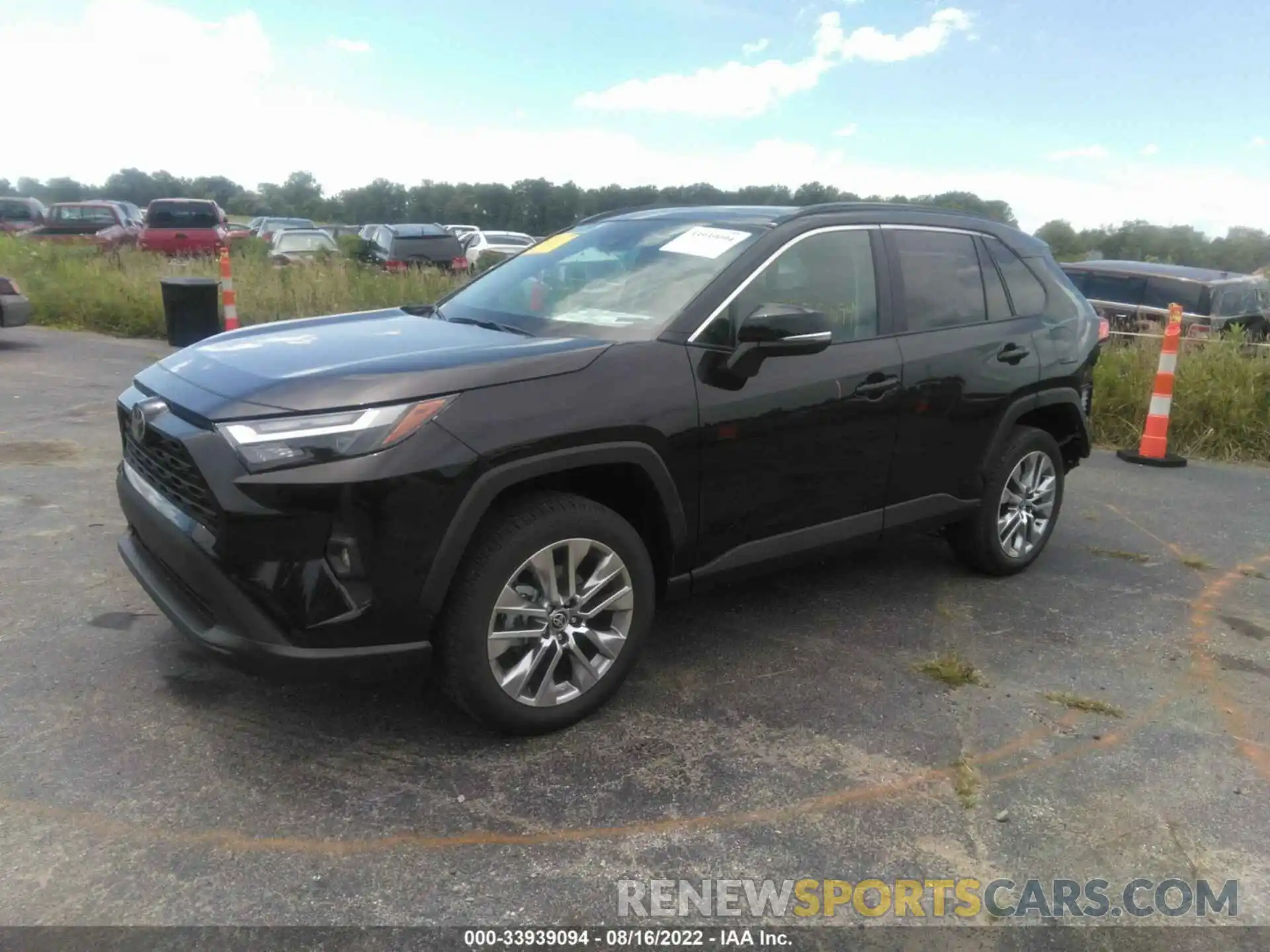 2 Photograph of a damaged car 2T3A1RFV8NC282448 TOYOTA RAV4 2022