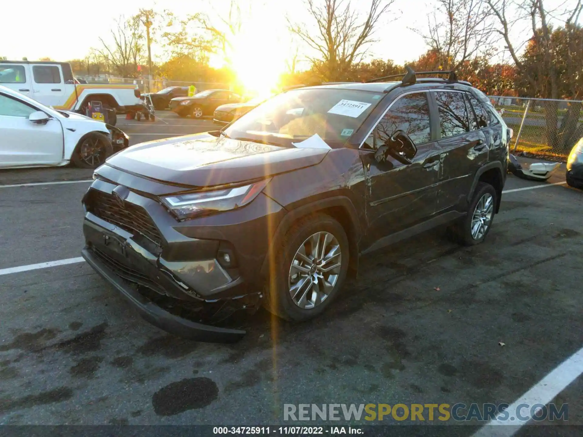 2 Photograph of a damaged car 2T3A1RFV8NW289530 TOYOTA RAV4 2022