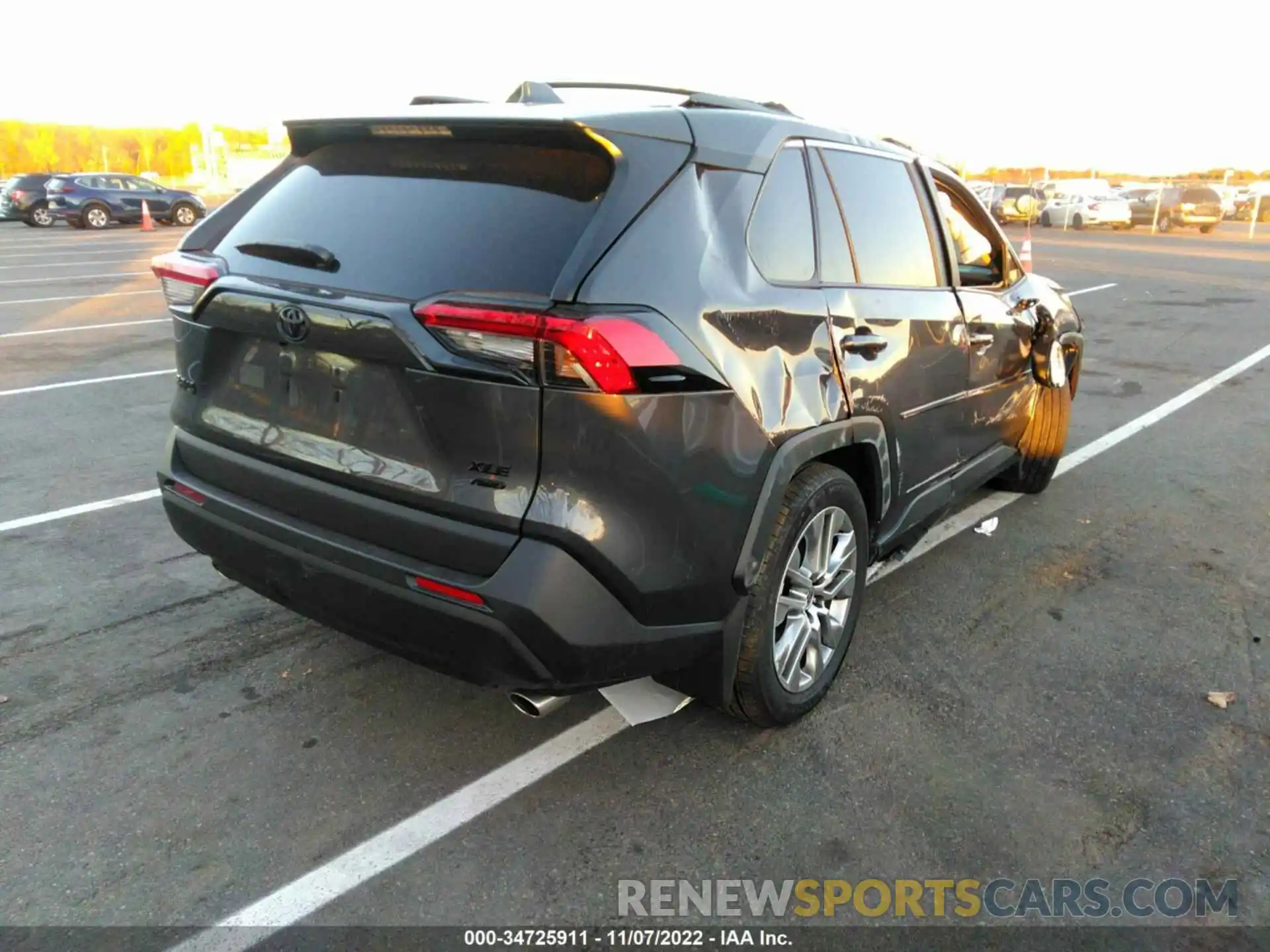 4 Photograph of a damaged car 2T3A1RFV8NW289530 TOYOTA RAV4 2022