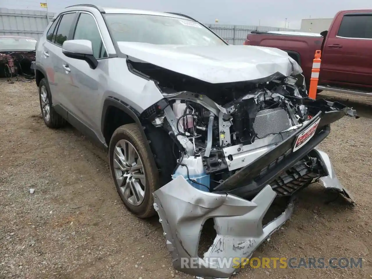 1 Photograph of a damaged car 2T3A1RFV9NC302285 TOYOTA RAV4 2022