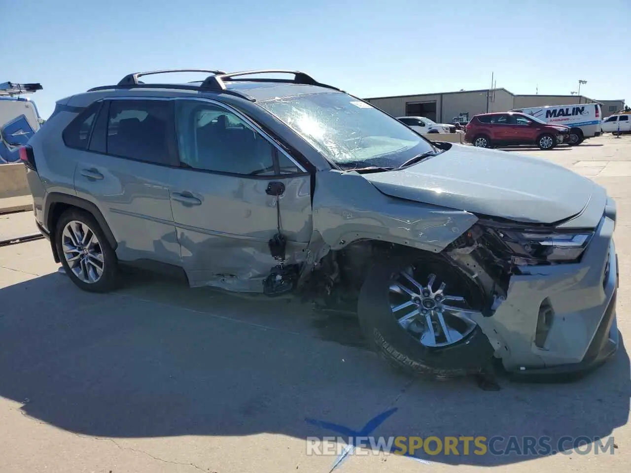 4 Photograph of a damaged car 2T3A1RFV9NW268511 TOYOTA RAV4 2022