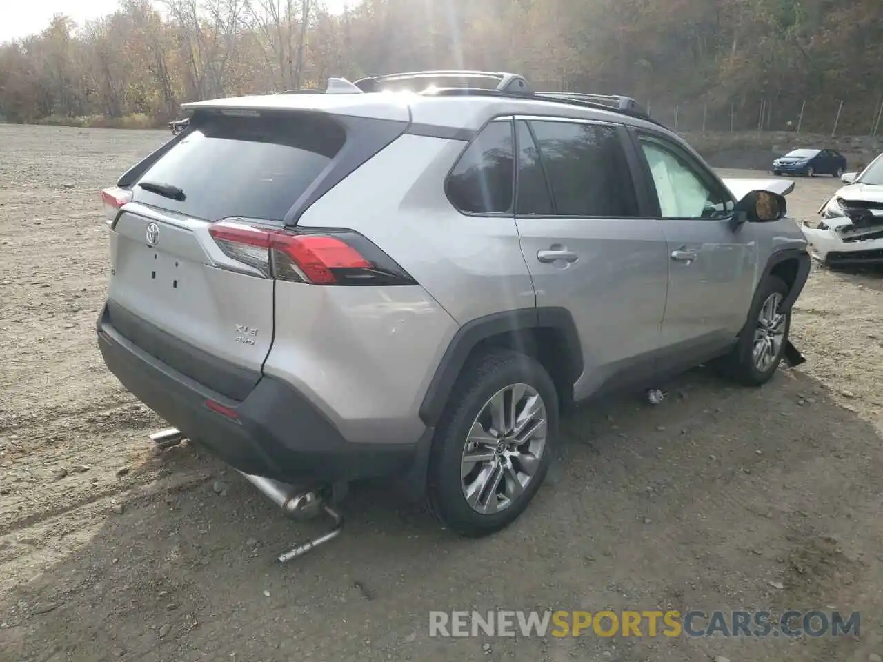 4 Photograph of a damaged car 2T3A1RFVXNC312632 TOYOTA RAV4 2022