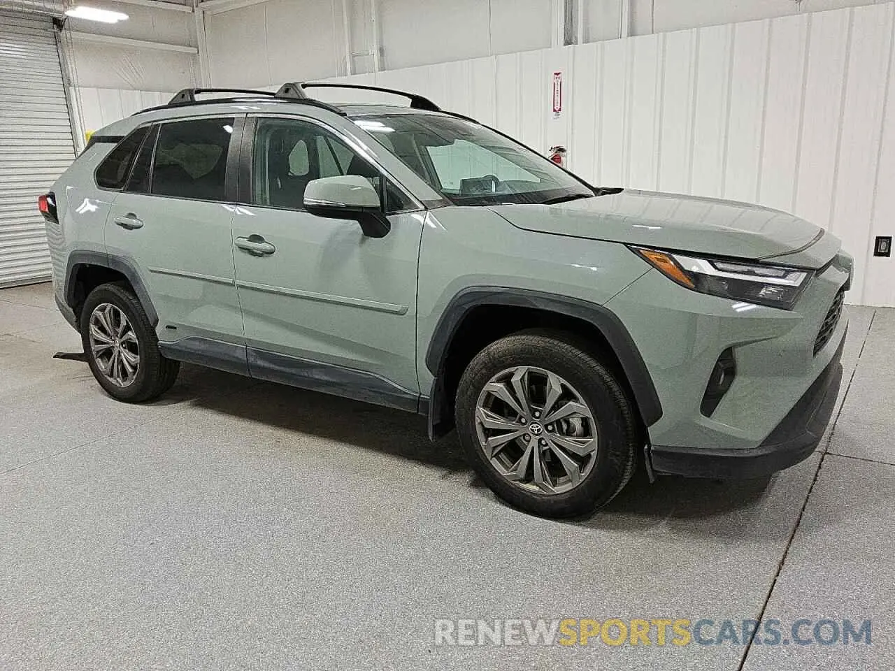 4 Photograph of a damaged car 2T3B6RFV5NW036381 TOYOTA RAV4 2022
