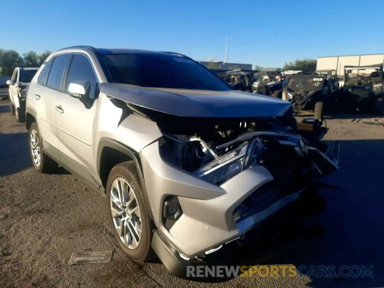 1 Photograph of a damaged car 2T3C1RFV0NC192042 TOYOTA RAV4 2022