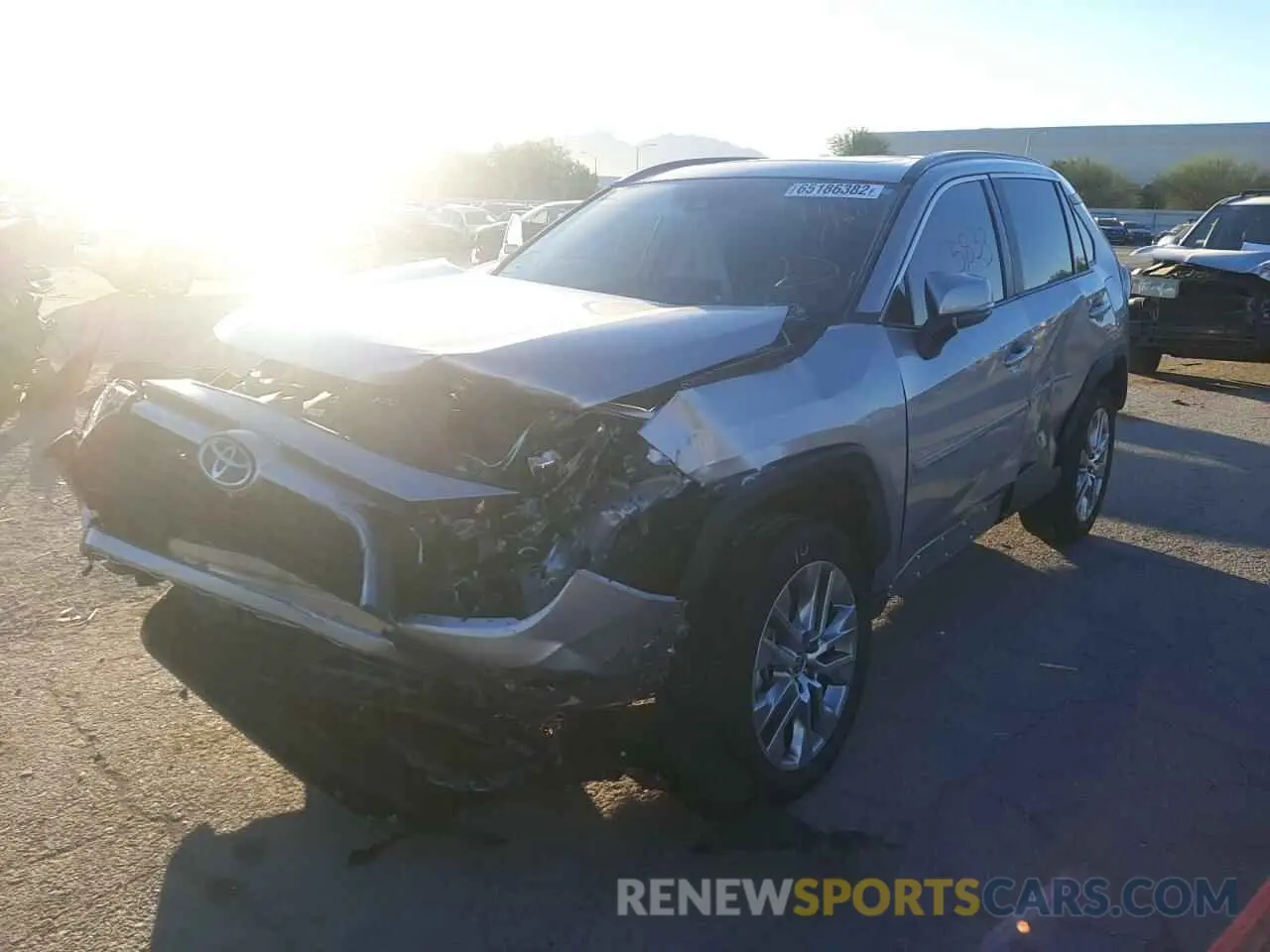 2 Photograph of a damaged car 2T3C1RFV0NC192042 TOYOTA RAV4 2022