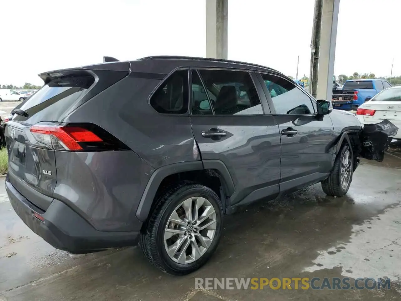 3 Photograph of a damaged car 2T3C1RFV0NC212984 TOYOTA RAV4 2022
