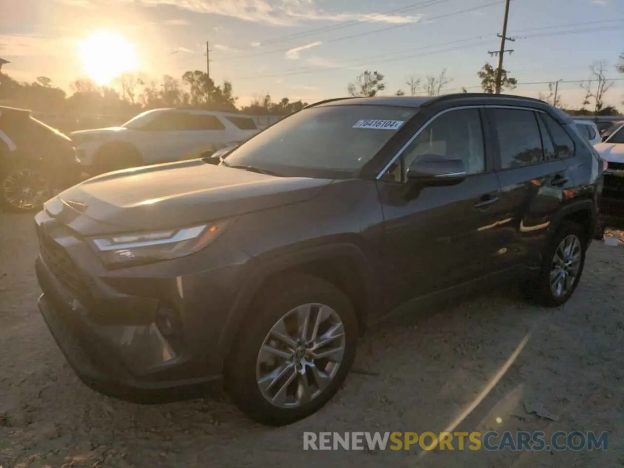 1 Photograph of a damaged car 2T3C1RFV0NW204527 TOYOTA RAV4 2022