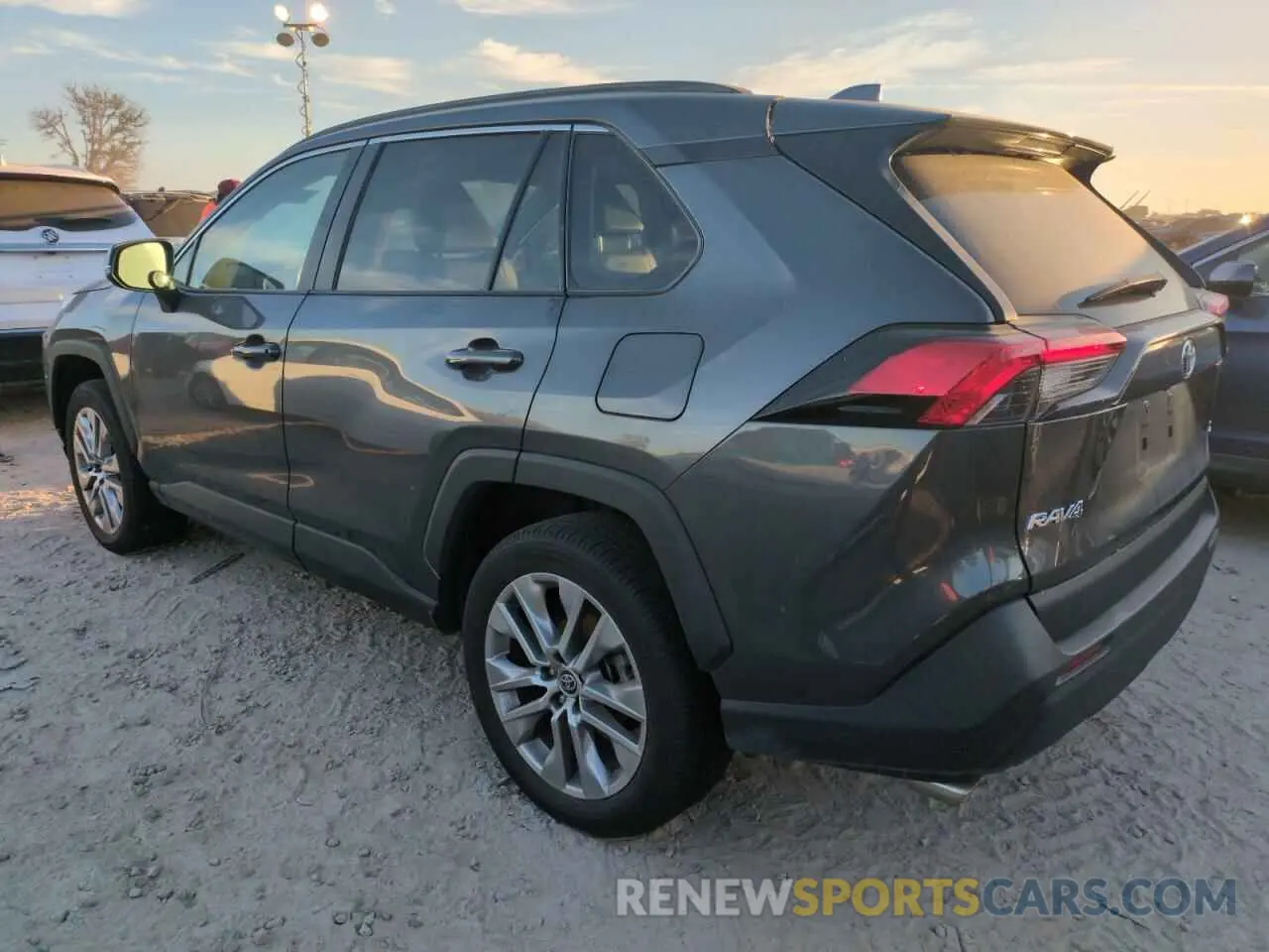 2 Photograph of a damaged car 2T3C1RFV0NW204527 TOYOTA RAV4 2022