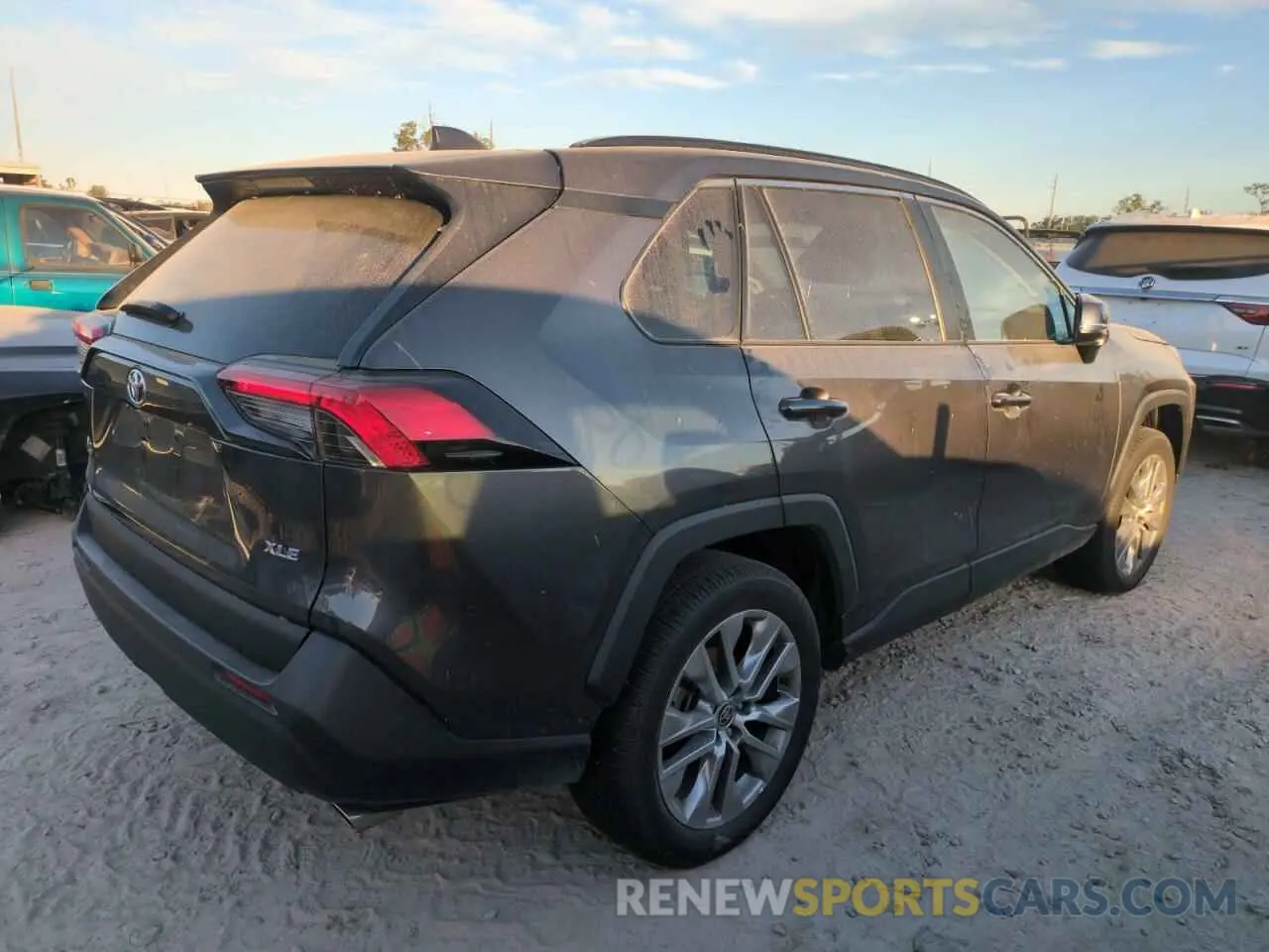 3 Photograph of a damaged car 2T3C1RFV0NW204527 TOYOTA RAV4 2022