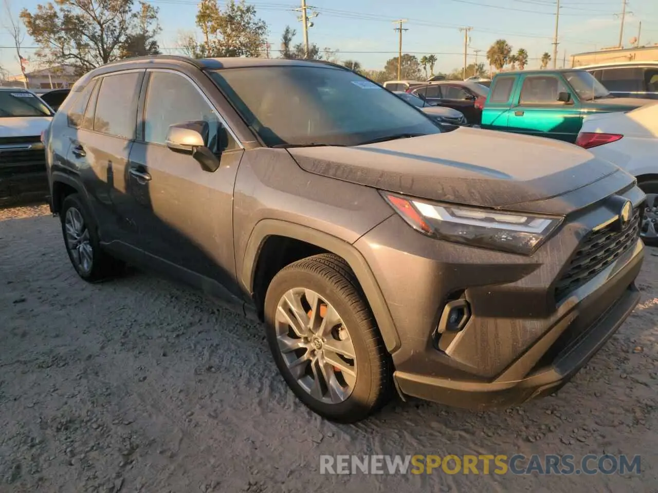 4 Photograph of a damaged car 2T3C1RFV0NW204527 TOYOTA RAV4 2022
